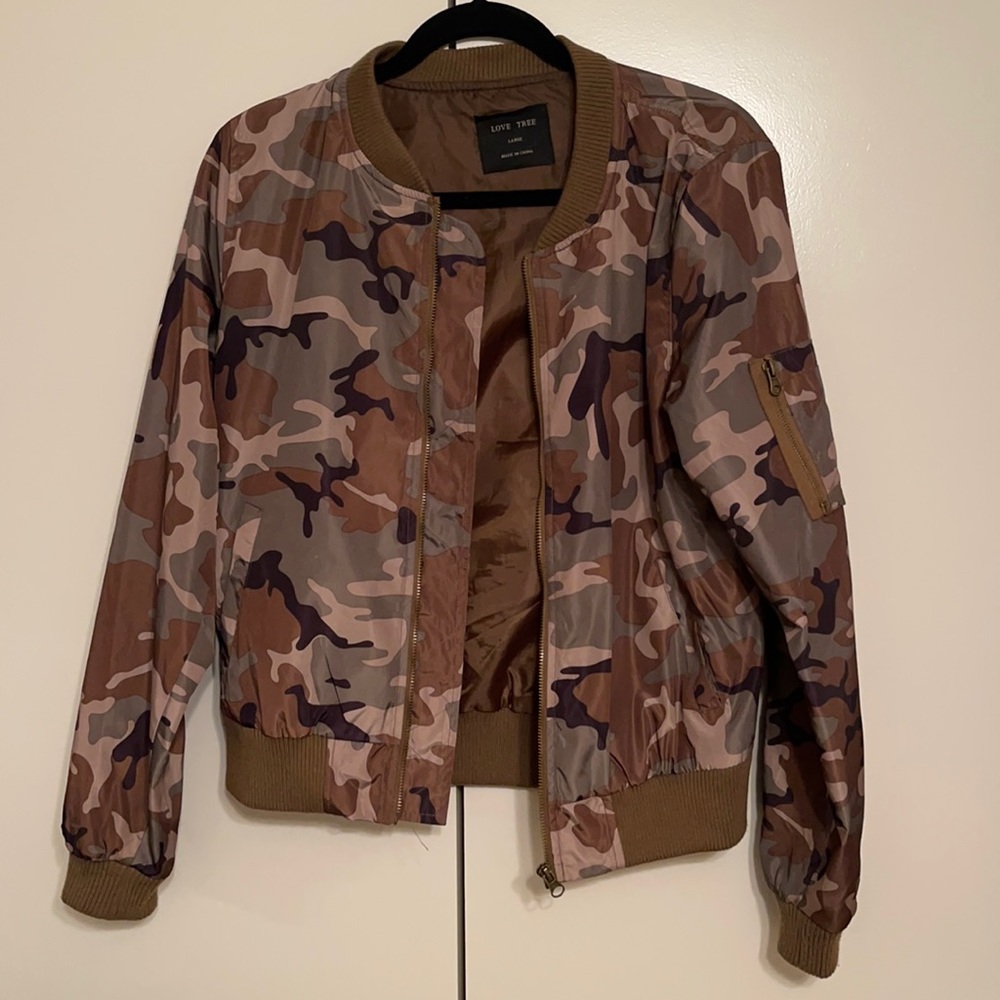 Green bomber jacket | camo print